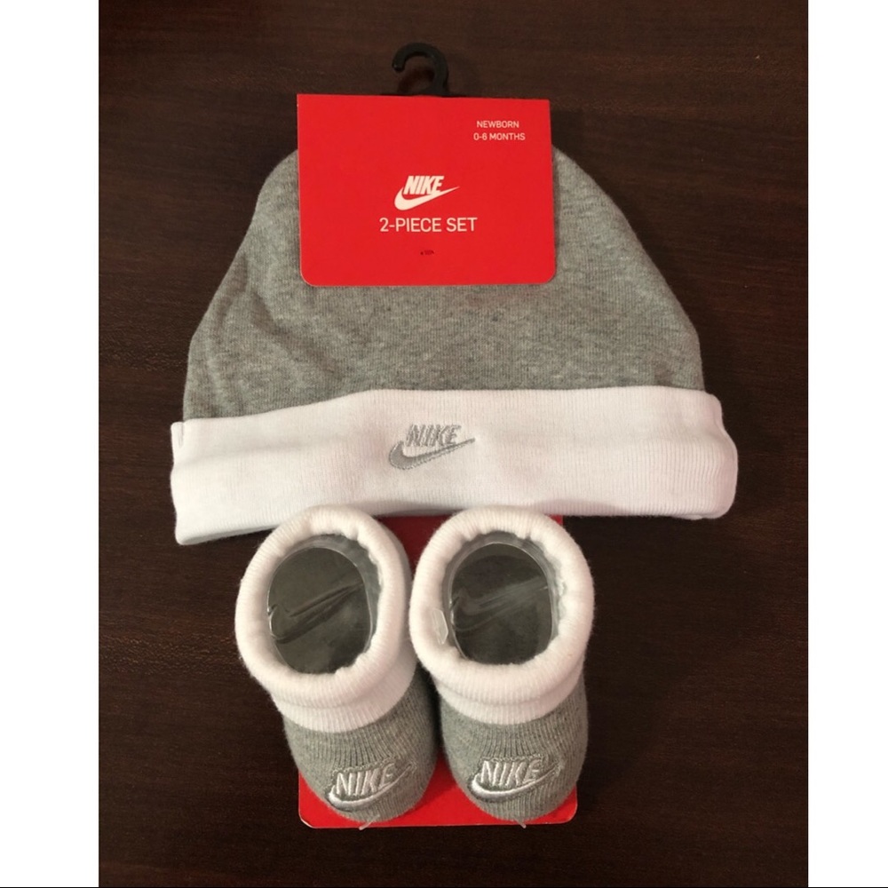 Baby gift set cap and socks (Nike) new